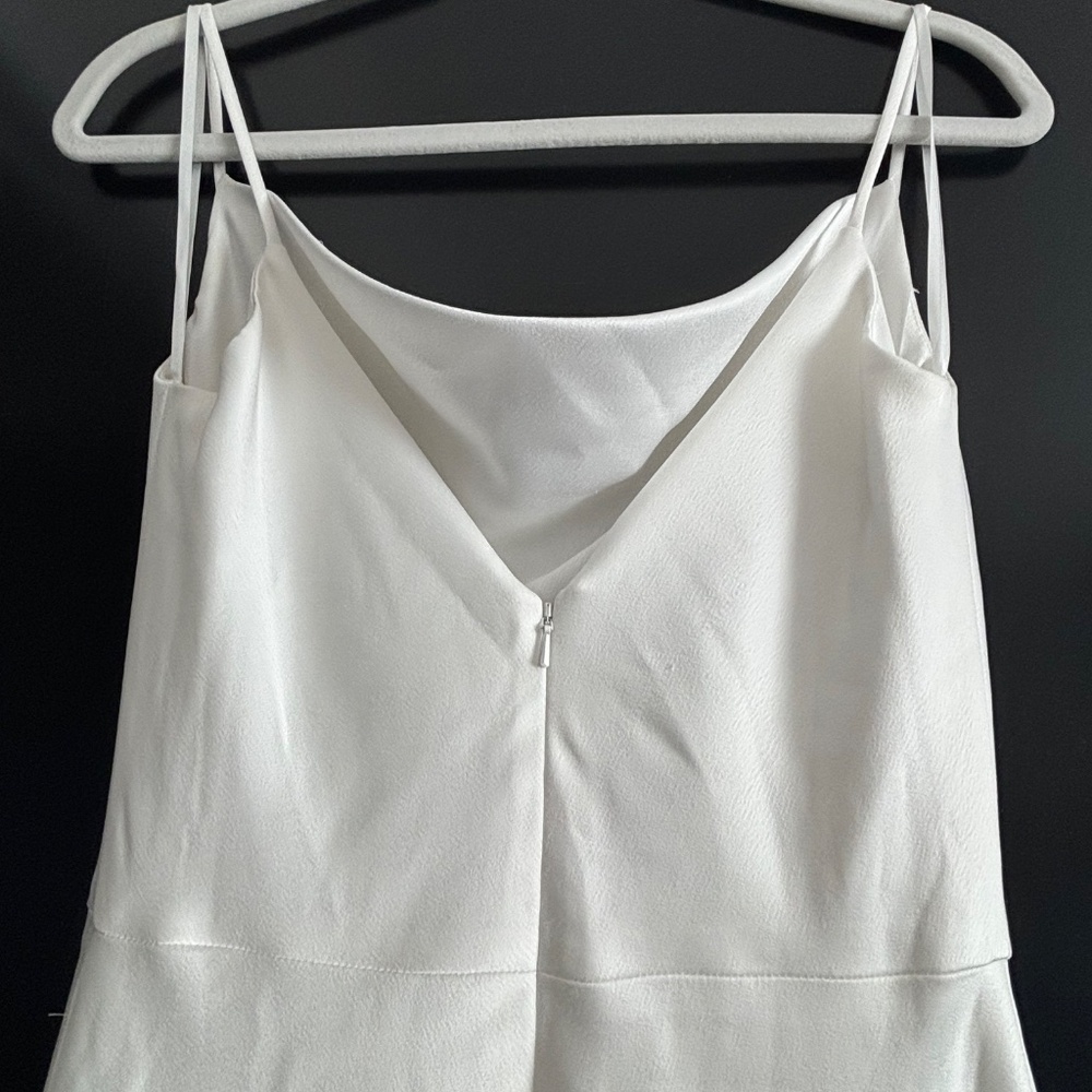 New and unused wedding dress - Picture 5 of 15